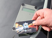 mit der Karte identifiziert man sich... (©Foto: Marikka-Laila Maisel)